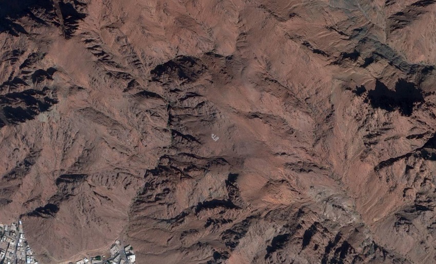 ซูมชัดๆ บนภูเขาอุฮุด Google Maps เผยมีอะไรบางอย่างให้เราเห็น