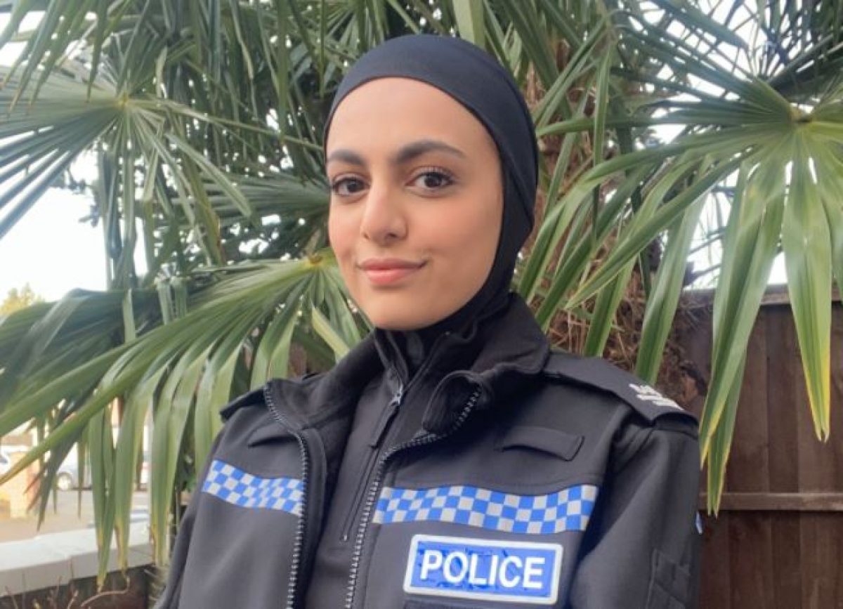 ตำรวจอังกฤษทดลองฮิญาบป้องกันถูกกระชาก จูงใจสาวมุสลิมมาสมัครงาน