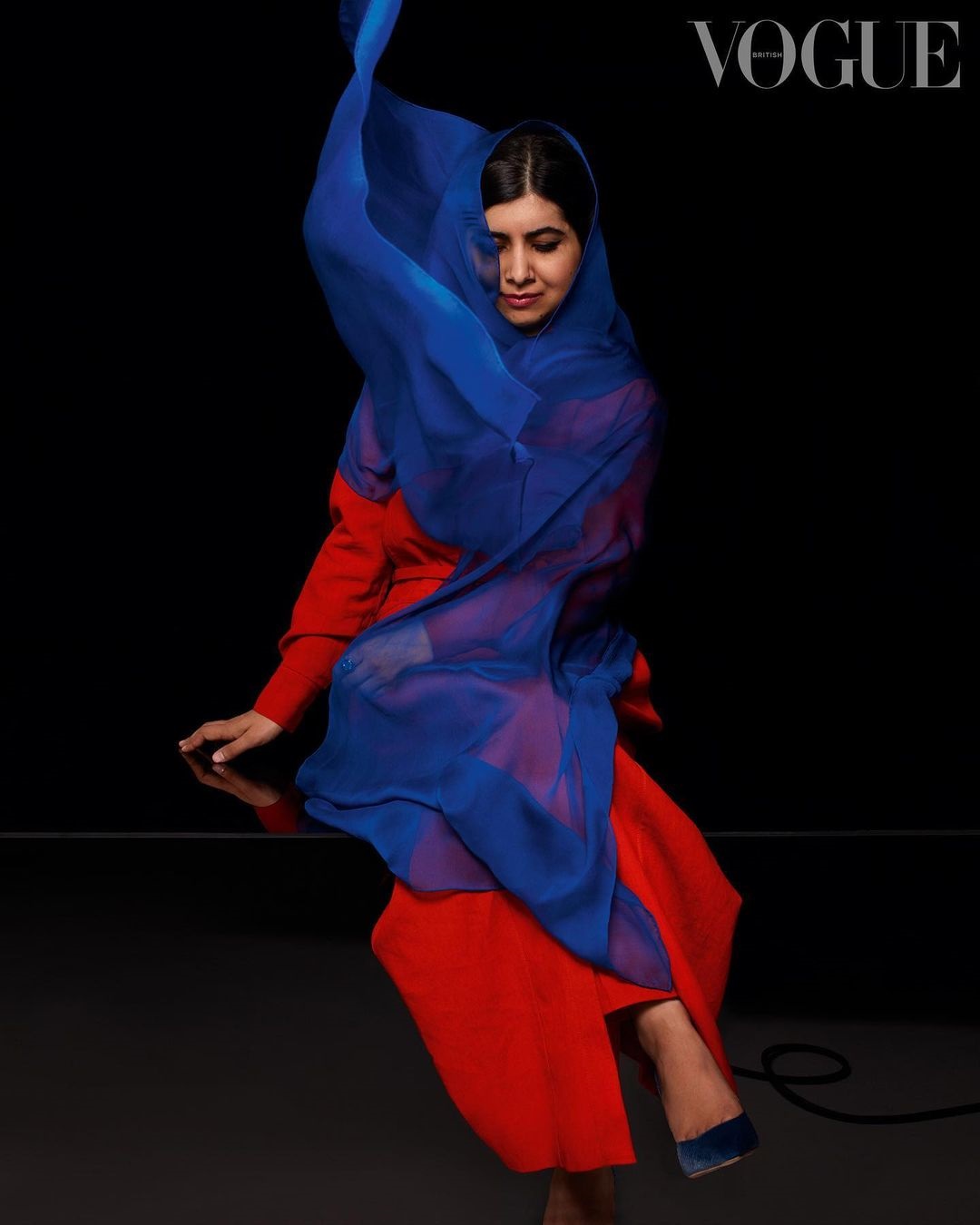 มาลาลา ยูซาฟไซ สวมฮิญาบสีแดงสด ขึ้นปก Vogue มั่นใจ!