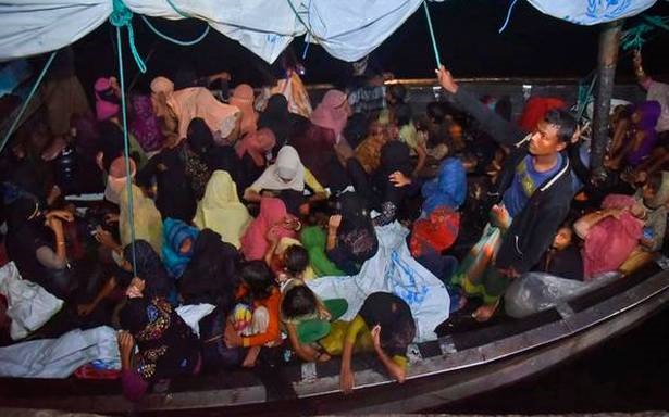 เรือผู้ลี้ภัยโรฮิงยา รอดตาย! อินโดนีเซียให้เทียบท่าได้