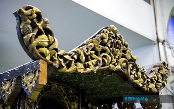 งดงามและทรงคุณค่า! ชมมิมบัร(ธรรมมาสน์) สภาพสมบูรณ์อายุ 400ปี ที่เก่าแก่ที่สุดในมาเลเซีย