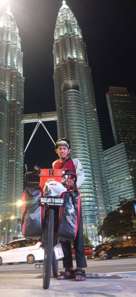 หนุ่มอินโดนีเซียมุ่งมั่นปั่นจักรยาน 5,000 กม.ทำพิธีฮัจญ์