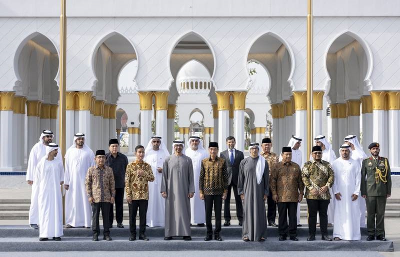 ปธน.เอมิเรตส์ร่วมพิธีเปิด มัสยิดหลวง Sheikh Zayed อินโดนีเซีย