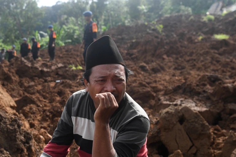 เหยื่อแผ่นดินไหวอินโดนีเซีย พุ่งกือบ 300 คน!