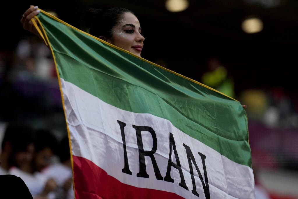 ดราม่า! ทวิตทีมฟุตบอลสหรัฐฯ แสดงธงชาติอิหร่าน มีแค่แถบสีไม่มีตรา