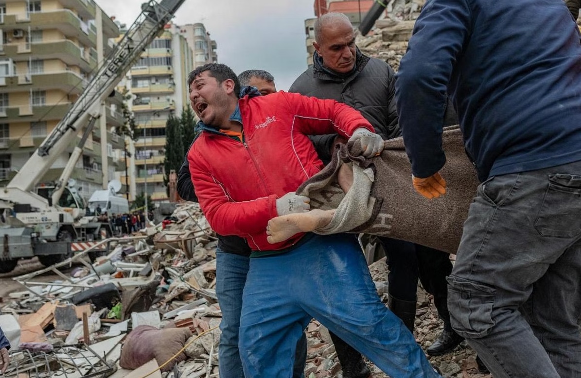 แผ่นดินไหวเขย่าตุรกี-ซีเรีย ดับพุ่ง 2,300 สูญหายอื้อ