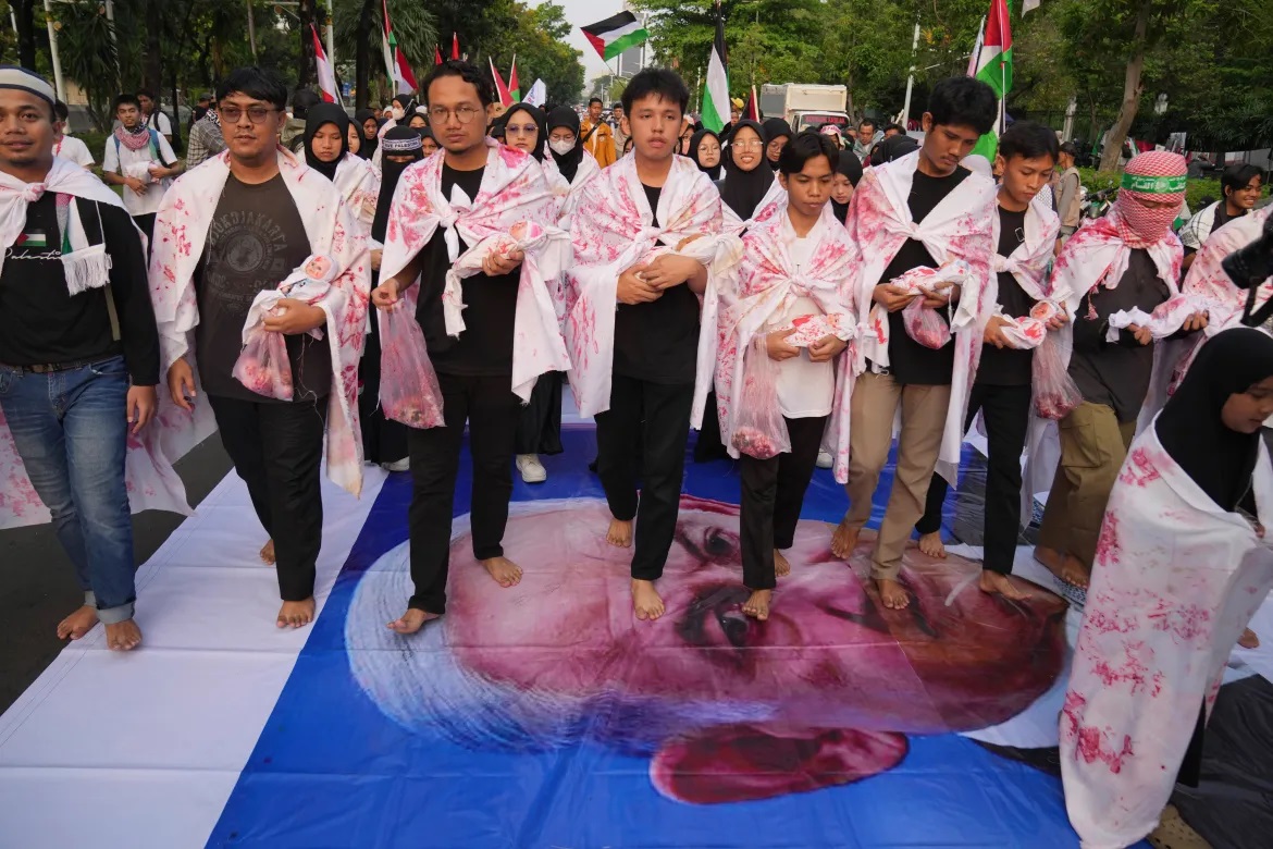 ภาพประท้วงทั่วโลก ครบรอบ 1 ปีสงครามฉนวนกาซา