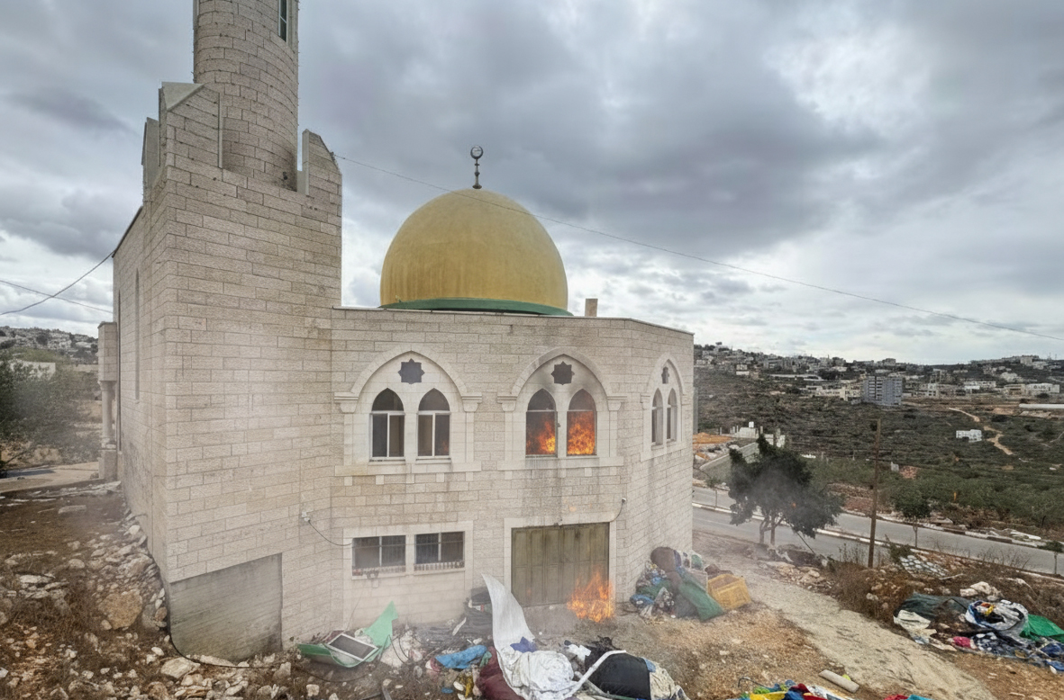 เดือดทั่วโลก! รุมประณามผู้ตั้งถิ่นฐานอิสราเอลบุกเผามัสยิดในเวสต์แบงก์