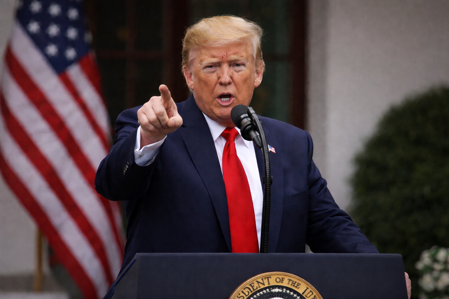 ทรัมป์เตือนอิหร่าน หากถูกลอบสังหาร “จะถูกกวาดล้างจากโลกนี้”