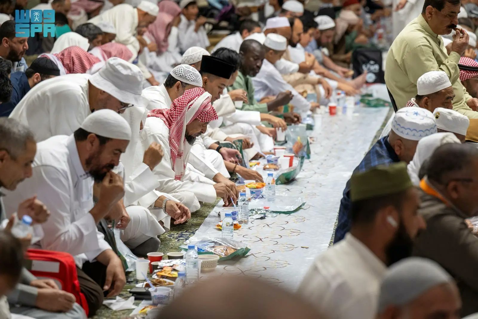 บรรยากาศละศีลอดวันแรกที่มัสยิดนะบะวีย์ ภาพจริงที่งดงามกว่าคำบรรยาย