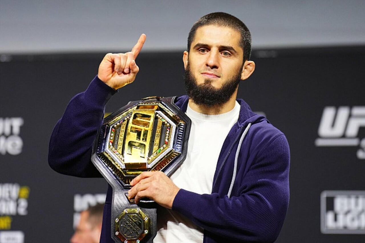 มาคาห์เชฟ เยือนมัสยิดเก่าแก่ในอิสตันบูล หลังคว้าแชมป์ UFC